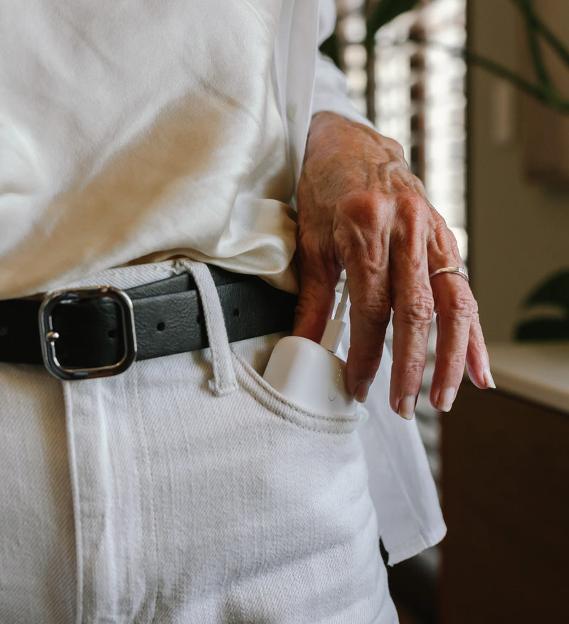 Load image into Gallery viewer, Neuronic LIGHT Portable 1070 nm Infrared Light Photobiomodulation Helmet with App Functionality