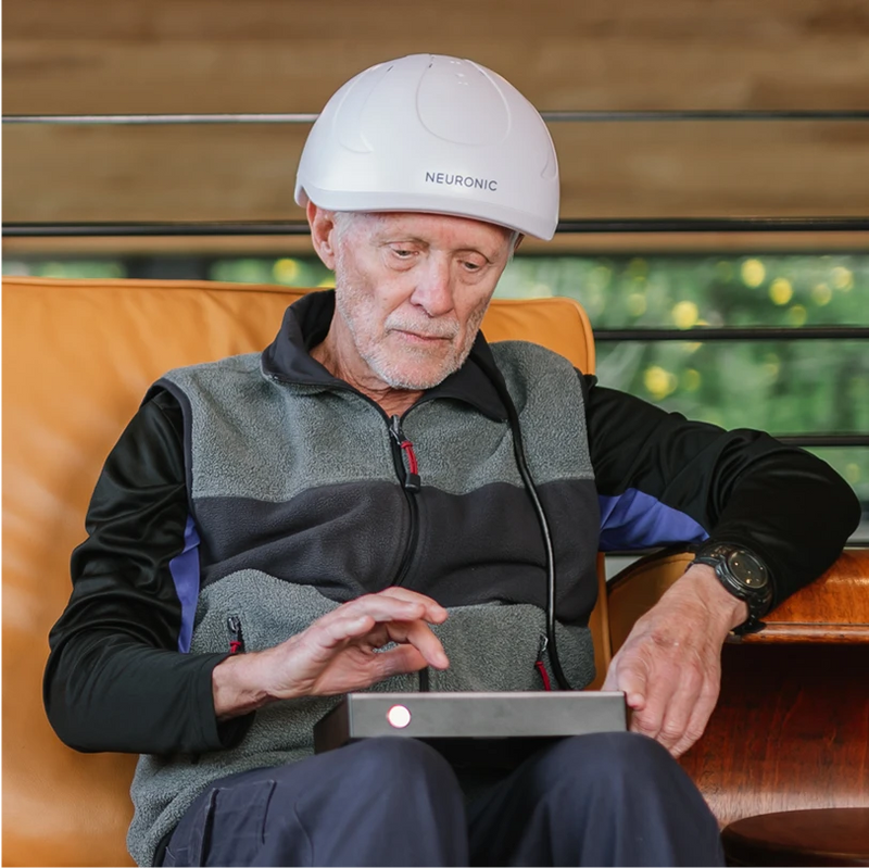 Load image into Gallery viewer, Neuradiant 1070nm Infrared Light Photobiomodulation Helmet with 256 LEDs and 4 - Quadrant Control
