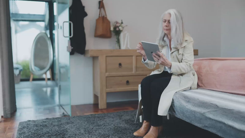 Load and play video in Gallery viewer, Neuronic LIGHT Portable 1070 nm Infrared Light Photobiomodulation Helmet with App Functionality
